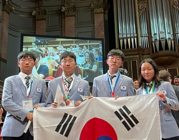 대전과학고등학교 3학년에 재학 중인 김희준 학생이 제55회 국제화학올림피아드에서 은메달을 수상했다. 대전과학고 제공