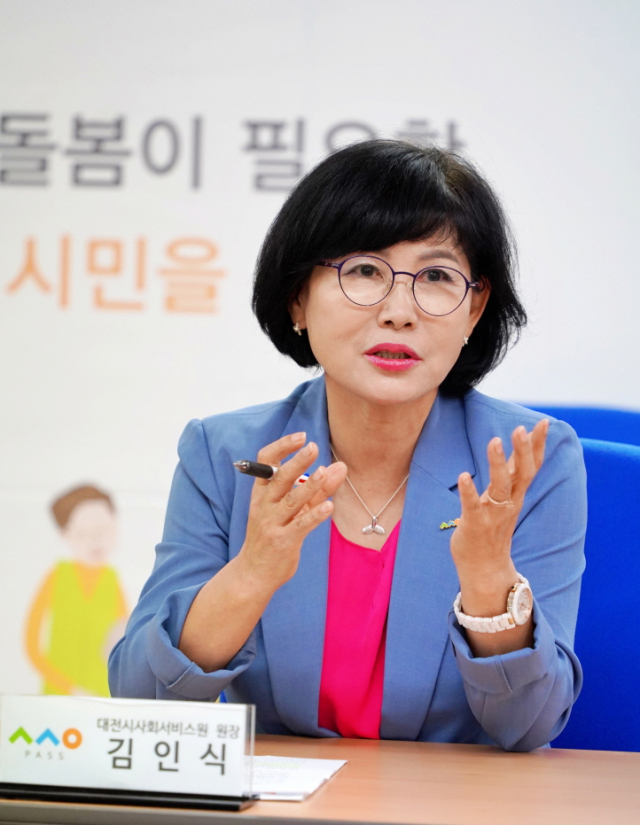 김인식 대전시사회서비스원장이 토론에 임하고 있다.대전사서원 제공