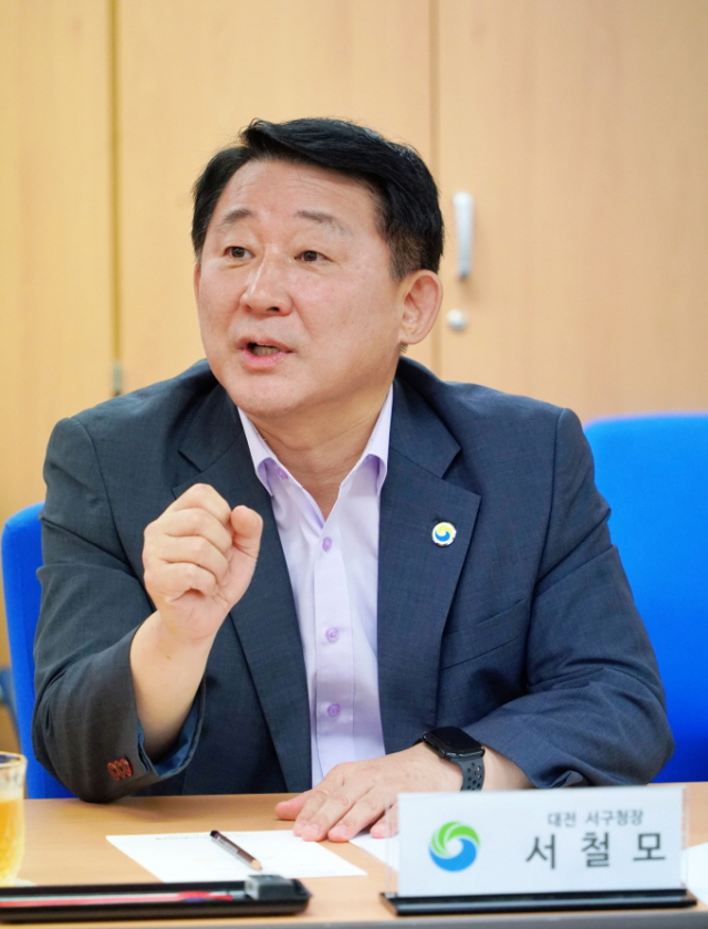 서철모 서구청장이 간담회 자리에서 의견을 제시하고 있다. 대전사서원 제공