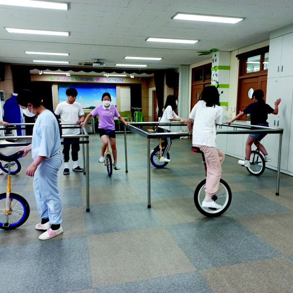 ▲ 남선 늘봄학교 여름방학 특강 외발자전거 활동 모습. 대전시교육청 제공