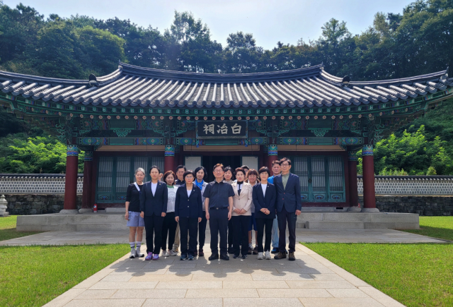 더불어민주당 박범계 의원은 대전 서구의원들과 함께 지난 27일 충남 홍성군 갈산면 김좌진 장군 생가지를 방문했다. 박범계 의원실 제공