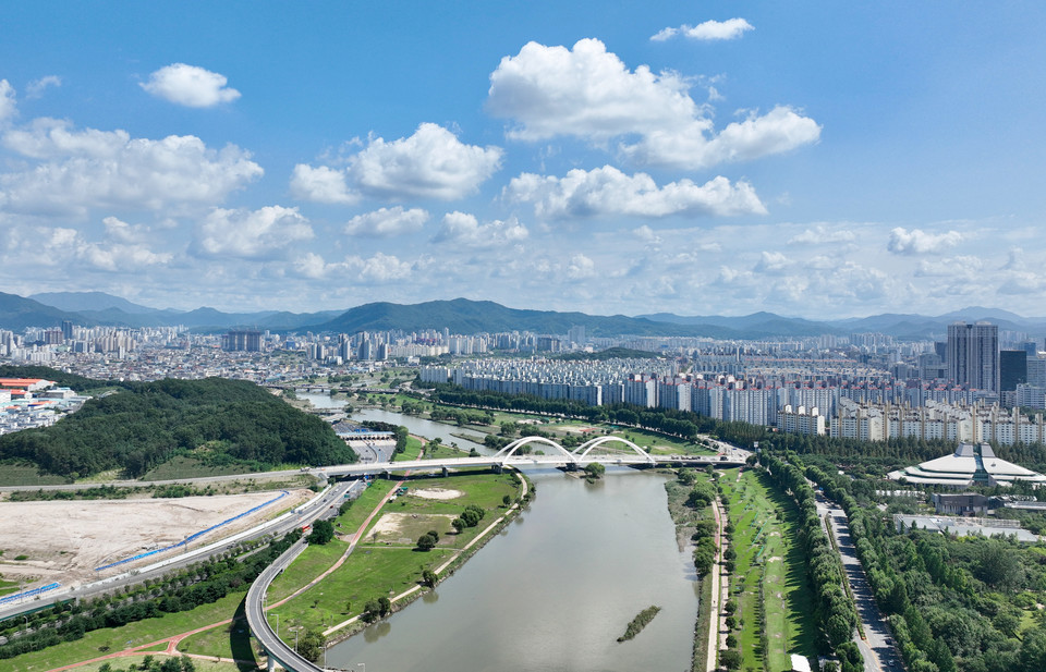 대전 도심의 파란 하늘. 사진=이경찬 기자 chan8536@cctoday.co.kr