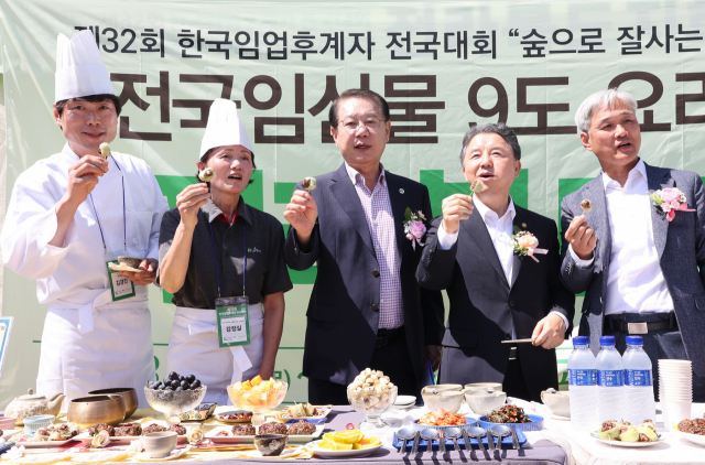 한국임업후계자 전국대회에서 열린 임산물 요리경연대회 모습. 괴산군 제공