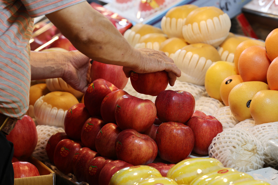 재래시장에 진열된 사과. 사진=연합뉴스.