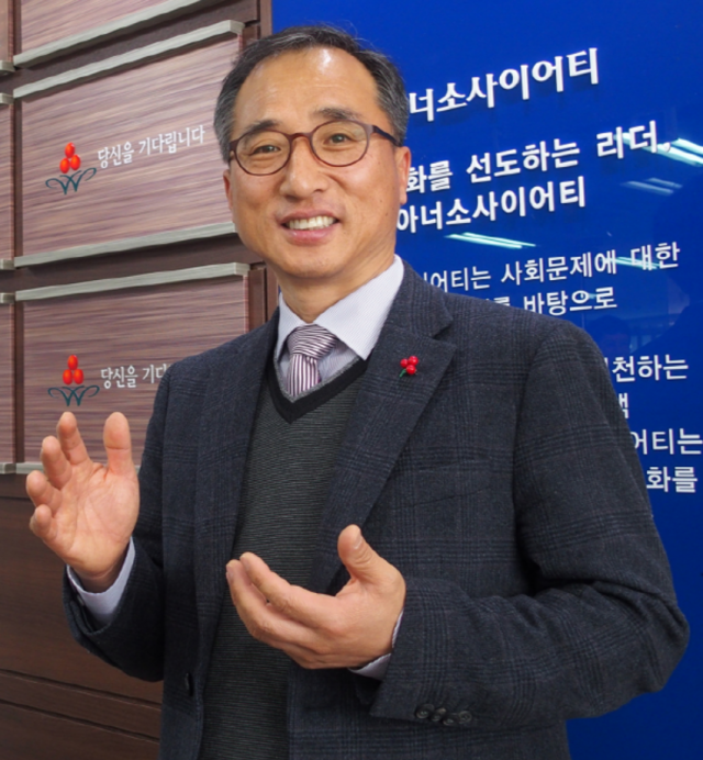 세종시는 제11회 세종시민대상 사회·봉사·효행부문 수상자로 세종 아너소사이어티 회원인 김윤회(63) ㈜흥덕산업 대표를 선정했다고 밝혔다. 세종시 제공