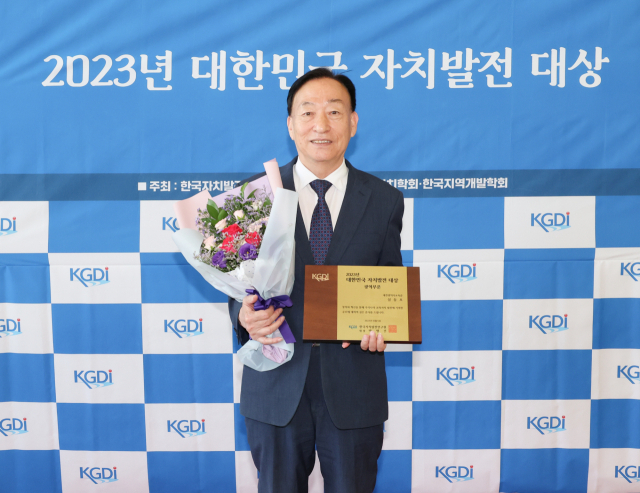 설동호 대전시교육감이 지난 5일 '2023년 대한민국 자치발전 대상'의 '광역부문(교육청)' 대상을 수상했다.