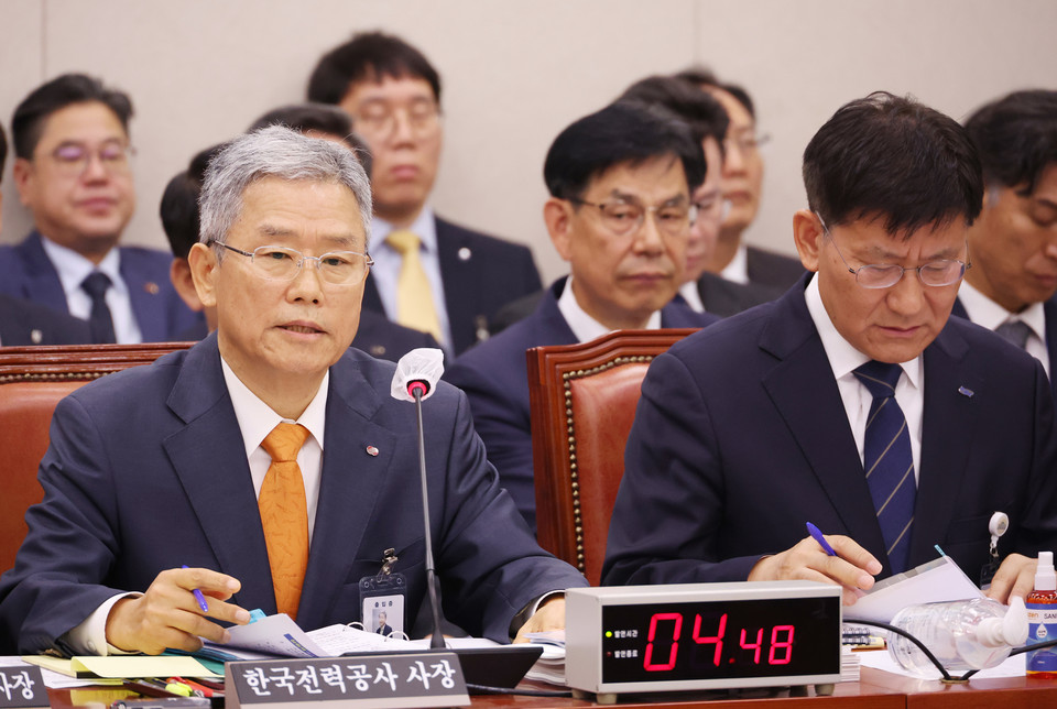 한국전력공사 김동철 사장이 19일 국회에서 열린 산업통상자원중소벤처기업위원회 국정감사에서 의원 질의에 답하고 있다. 2023.10.19 사진=연합뉴스. 