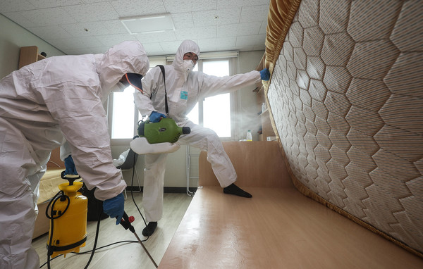 빈대(베드버그) 박멸을 위한 방역 소독 모습. 사진=연합뉴스 제공