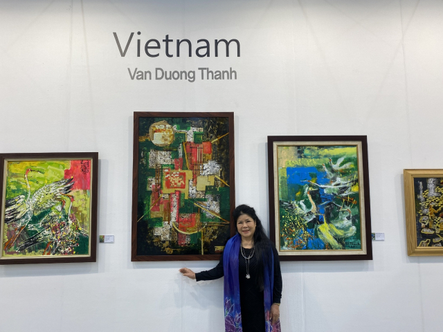 베트남 화가 반두옹탄은 16일 대전국제아트쇼에 참가해 총 21점의 작품을 선보인다. 사진= 조정민 기자
