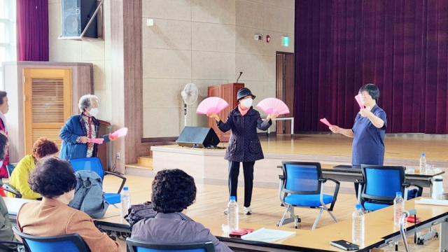 평균 연령 79세 어르신들이 8개월동안 연극 준비를 하는 과정. 대전시사회서비스원 제공
