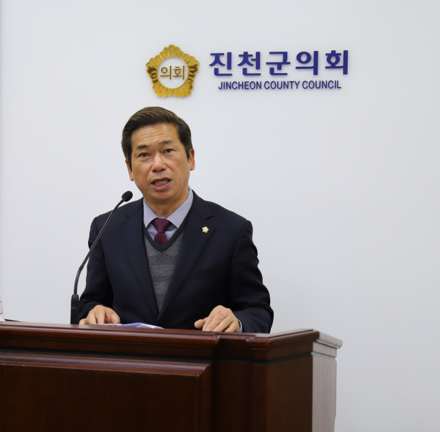 5분 발언하는 이재명 의원 모습. 진천군의회 제공