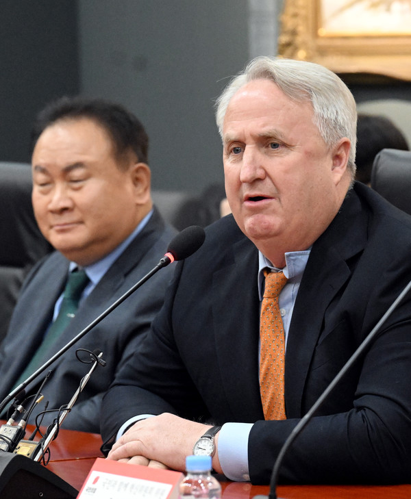 인요한 국민의힘 혁신위원장이 21일 대전 유성구 한국과학기술연구원(KAIST)에서 열린 한국 정치의 문제점과 개혁방안 강연 및 토론회에서 발언하고 있다. 이경찬 기자 chan8536@cctoday.co.kr