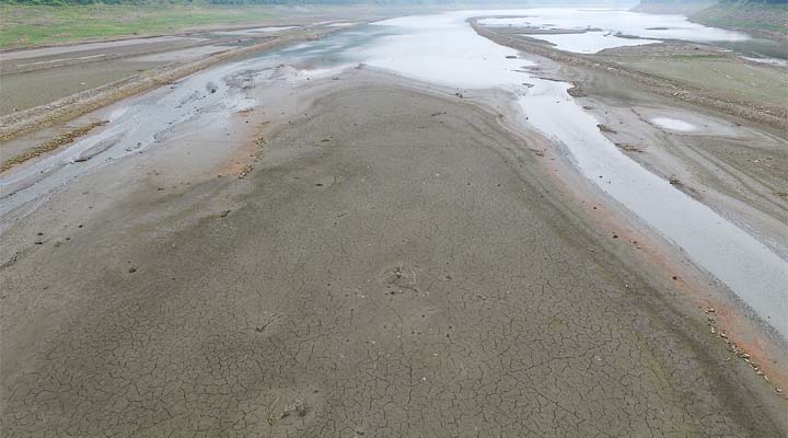 2017년 5월 충남 보령댐의 모습. 극심한 가뭄에 댐이 바닥을 보이고 있다. 충청투데이DB