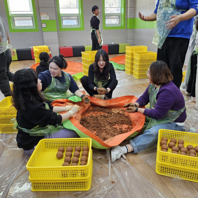 홍성 광천 문화의 집에서 진행한 '생태계 생생생' 프로그램.
