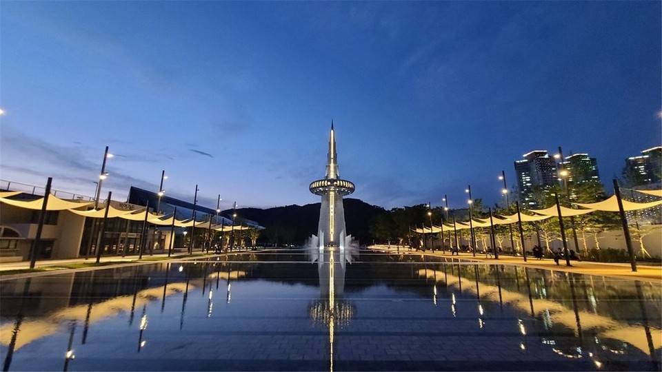 대전 엑스포과학공원 한빛탑 앞 광장. 대전관광공사 제공
