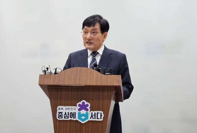 노영민 전 더불어민주당 의원이 11일 충북도청 브리핑룸에서 기자회견을 열고 청주시 상당구 선거구 출마를 공식 선언했다. 사진= 장예린 기자