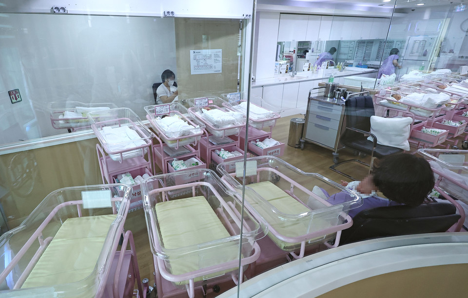 한 공공산후조리원 신생아실에 일부 요람이 비어 있다. 사진=연합뉴스. 