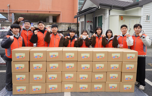 지난 18일 진행된 한국타이어 설맞이 봉사활동 사진.한국타이어 제공