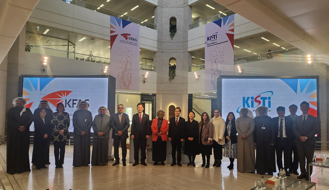 한국과학기술정보연구원(KISTI)은 쿠웨이트과학진흥재단(KFAS), 쿠웨이트과학기술대학교(KCST)와 현지시각 5일 업무협약을 체결했다. 한국과학기술정보연구원 제공
