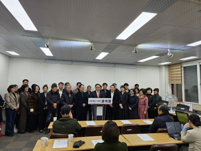 권석창 전 의원이 19일 오전 10시 제천시청 브리핑룸에서 기자회견을 갖고 국민의힘을 탈당하고 무소속으로 22대 국회의원에 출마하겠다고 밝혔다. 제천·단양=이상복 기자
