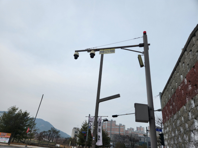 충남 내포신도시에 설치돼있는 CCTV. 사진=김지현 기자
