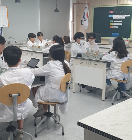 대전시교육청이 올해 70개교에 지능형 과학실을 구축, 대전 관내 모든 학교에 지능형 과학실이 마련될 예정이라고 13일 밝혔다. 대전시교육청 제공
