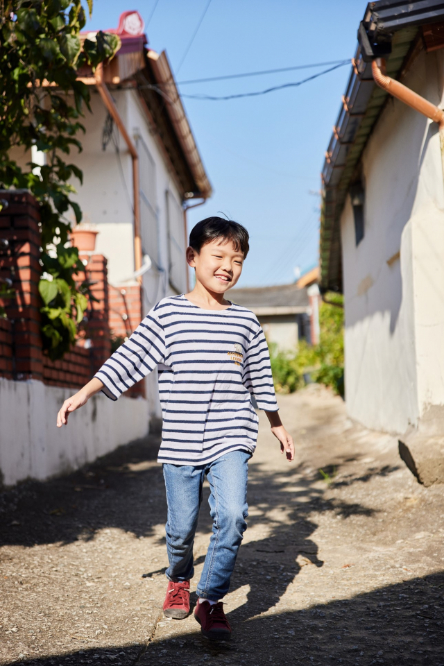 초록우산 대전지역본부가 관내 취약계층아동 중 상급학교로 진학하는 184명에게 총 2425만원의 신학기 지원금을 전달했다. 초록우산 대전지역본부 제공