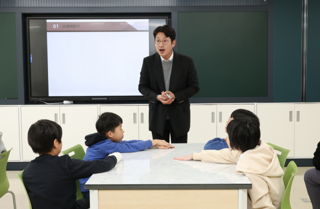 TJB 최승희 아나운서가 세천초등학교에서 교육기부하고 있는 모습. 대전시교육청 제공