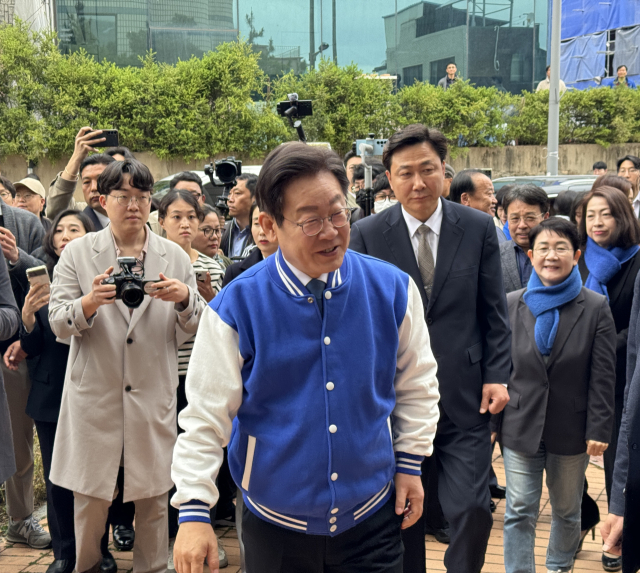 5일 이재명 더불어민주당 대표가 대전 중구 은행선화동 사전투표소를 찾았다. 사진=조사무엘 기자