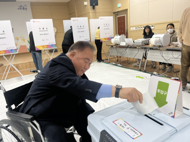 5일 국민의힘 유성을 이상민 후보가 전민동 사전투표소에서 투표를 마쳤다. 이상민 선거캠프 제공