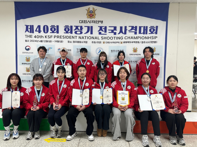 ‘제40회 회장기 전국사격대회’에서 메달을 휩쓴 서산시 사격팀 모습. 서산시 제공