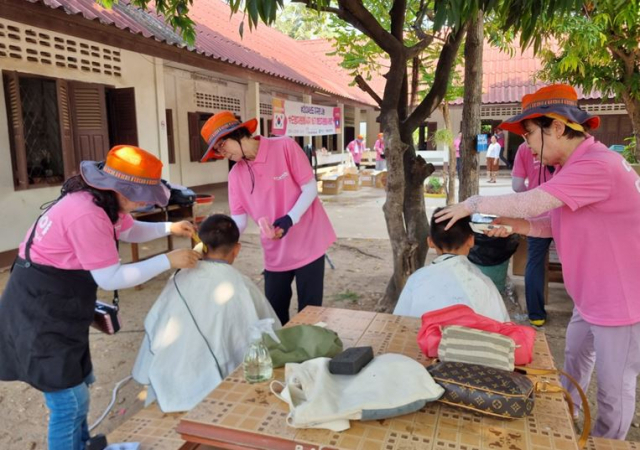 제천시종합자원봉사센터 모범자원봉사자들이 라오스 해외 봉사를 펼쳤다. 제천시 제공