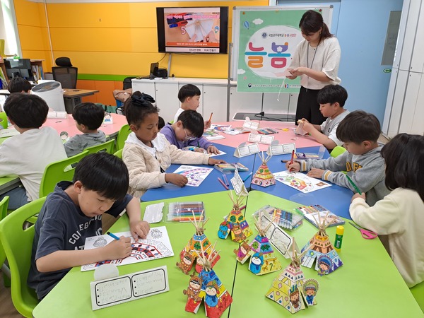 ▲ 세계여행자, 문화다양성 탐험교실 진행 모습.  대전시교육청 제공