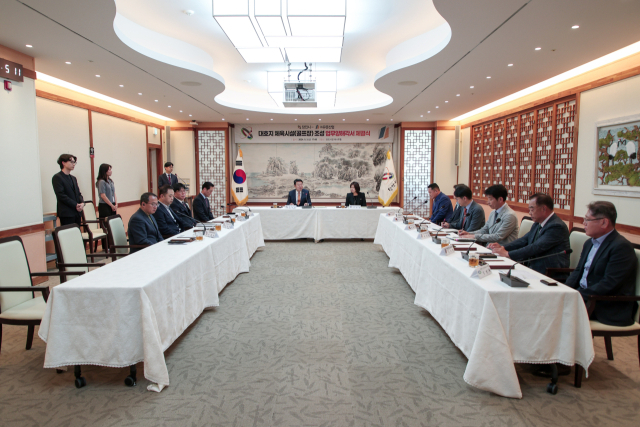 당진시가 3일 당진시청 해나루 홀에서 ‘대호지 체육시설(골프장)’ 조성을 위해 ㈜유준산업과 투자협약을 맺었다. 사진=당진시 제공