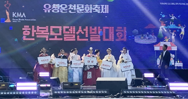 충남도립대학교 평생교육원 시니어모델(중급)인 김혜선 씨가 한복모델 선발대회에서 대상을 수상했다.