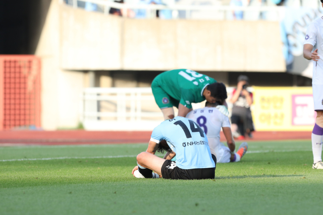 천안시티FC가 19일 오후 천안종합운동장에서 치러진 ‘하나은행 K리그2 2024’ 13라운드 FC안양에게 패하며 1라운드를 마쳤다. 한국프로축구연맹 제공.