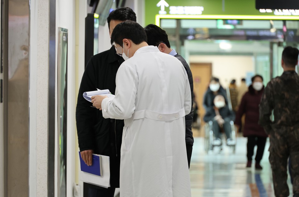 대전 충남대병원에서 의료진이 근무하고 있다. 사진=연합뉴스. 