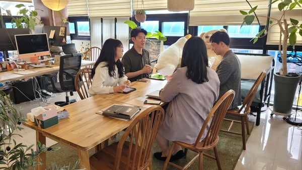 ▲ 청양군청소년재단 청소년문화의집은 지난달 17일부터 26일까지 2024년 상반기 진로체험처 방문점검 및 교육기부진로체험기관 인증 심사를 진행했다.  청양군청소년재단 제공