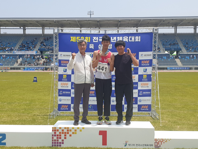 전국소년체전 높이뛰기 금메달 전지민(부여중)선수 부여교육지원청제공