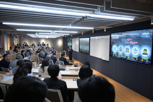 ▲백성현 시장은 29일 건양대에서 열린 미래혁신포럼에서 ‘논산시 발전방향과 지역대학의 역할’이라는 주제로 특별강연을 진행했다.