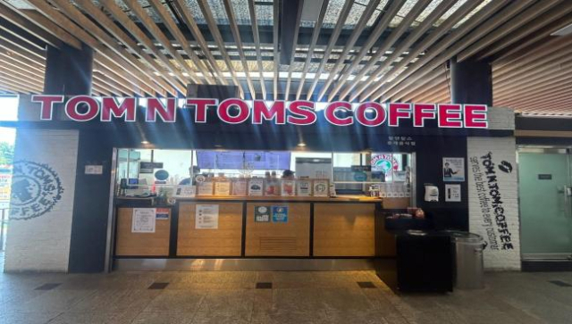 입장거봉포도(서울)휴게소 탐앤탐스 매장 전경.한국도로공사 대전충남본부 제공