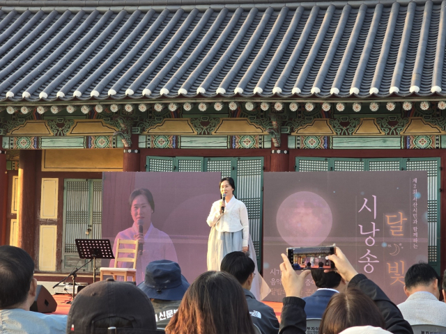 지난 1일 해미읍성에서 개최된 '제2회 서산시민과 함께하는 달빛시낭송’. 서산시낭송회 제공