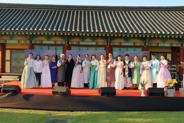 지난 1일 해미읍성에서 개최된 '제2회 서산시민과 함께하는 달빛시낭송’. 서산시낭송회 제공