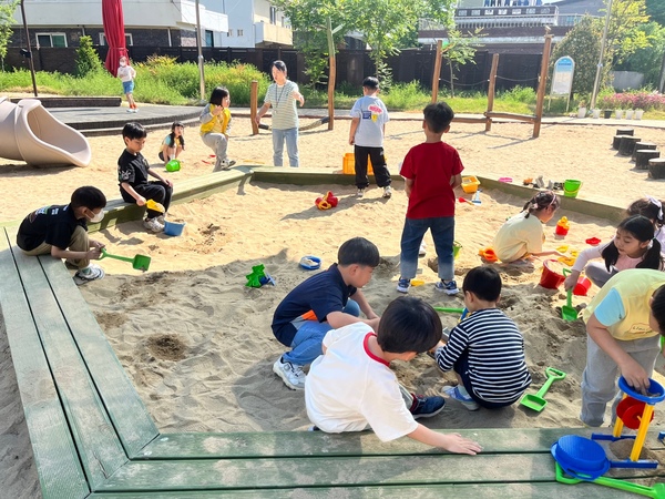 ▲ 초등학교 운동장 공간 공유로 유·초등 교육과정 운영 연계성 강화.  대전시교육청제공