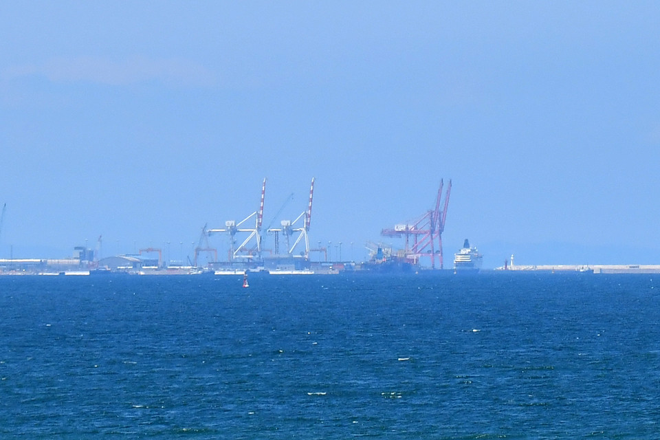 3일 경북 포항 영일만 바다가 잔잔한 물결을 보이고 있다.정부는 이날 포항 영일만 앞바다에 막대한 양의 석유와 가스가 매장돼 있을 가능성이 높다는 물리탐사 결과를 발표했다. 2024.6.3 사진=연합뉴스. 