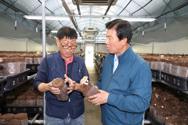 박범인 금산군수 금성면 일원 농가 현장행정 사진=금산군