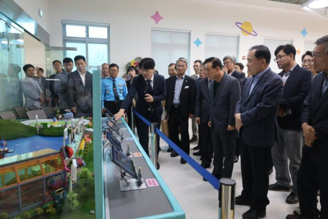 ▲논산계룡교육지원청은 최근 지역 교육 가족 900여 명이 참여한 가운데 논산AI미래배움터 개관식과 상상이룸 나눔마당을 개최했다.