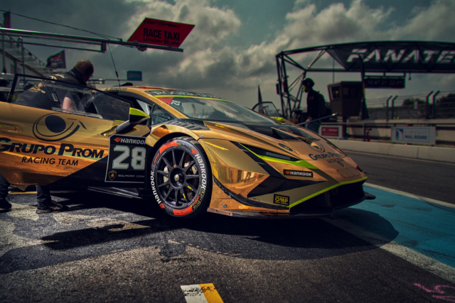 한국타이어앤테크놀로지는 레이싱 타이어를 독점 공급하는 이탈리아 슈퍼카 브랜드 오토모빌리 람보르기니 주관 레이싱 대회 ‘람보르기니 슈퍼 트로페오’ 유럽 시리즈의 3라운드 경기가 오는 11일~15일 5일간 프랑스 르망에서 개최된다고 10일 밝혔다. 한국타이어 제공