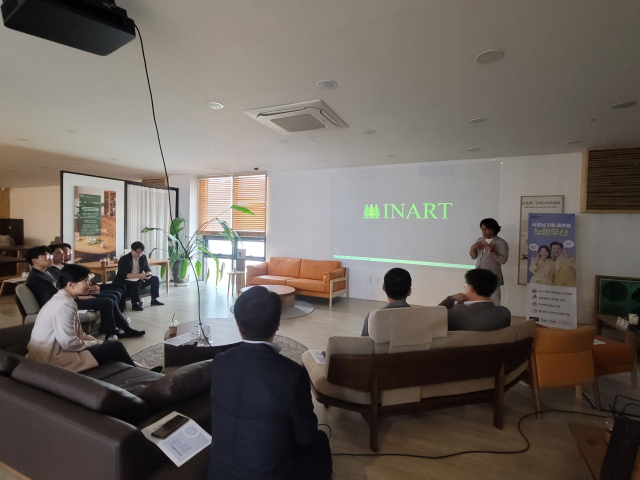 11일 진행된 중기중앙회 금강중기협의회의 ㈜인아트 회원사 탐방 행사 사진.중소기업중앙회 대전세종지역본부 제공.