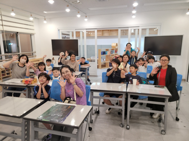 단양증학교가 우리 가족 휴대폰 속에 하늘 은하수 촬영를 준비하고 있다. 단양교육지원청 제공